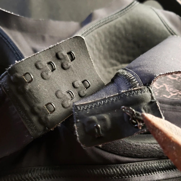 Lululemon Fine Form‎ Sports Bra Lacescape Spanish Rose Black / Black 32B - Picture 7 of 9